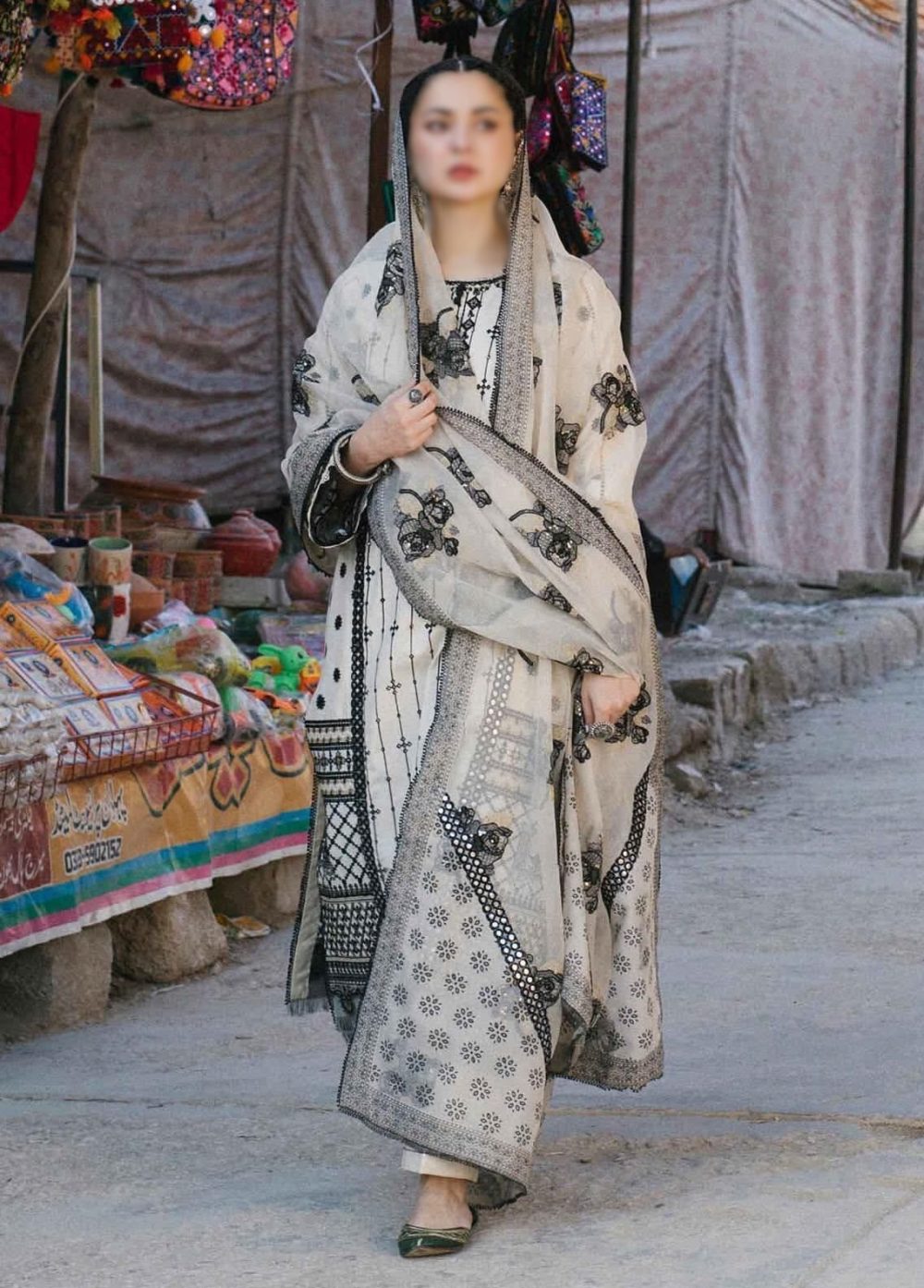 Qalamkar embroidered 3-piece lawn suit in summer design with matching dupatta and intricate threadwork2