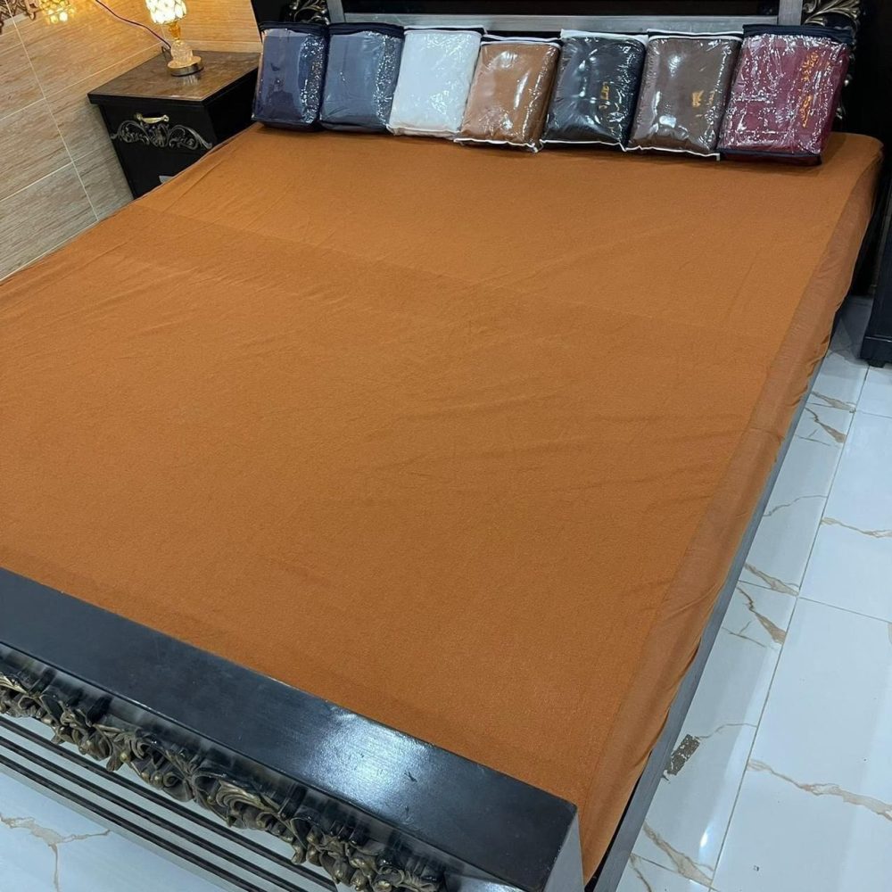 Waterproof mattress cover with spill-proof protection for all bed sizes