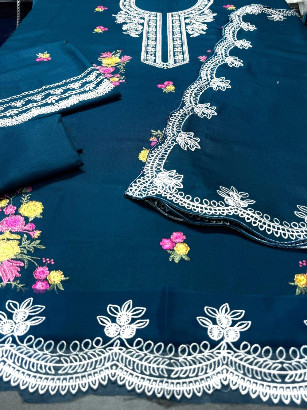 Unstitched Crimson Winter 3pc Dhanak Suit