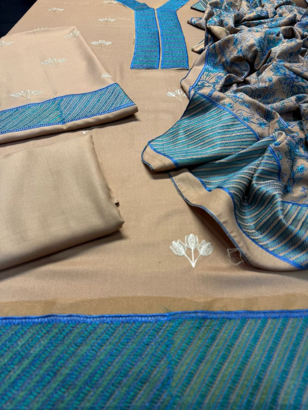 Bareeze – Unstitched Dhanak 3 Piece Winter Suit with Embroidered Shawl - Image 3