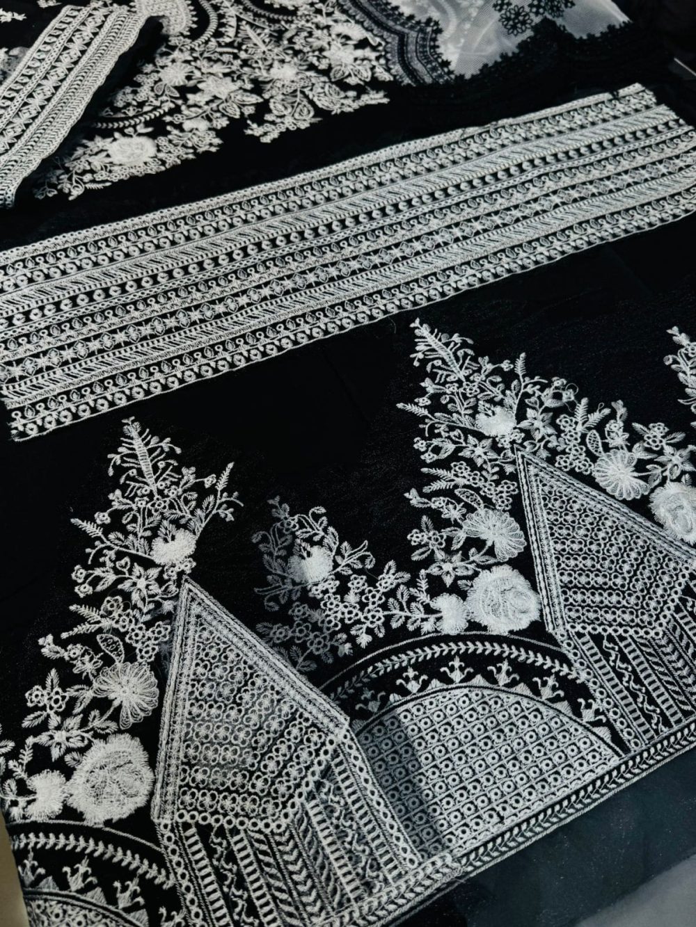 Hussain Rehar – 3pc Summer Lawn Suit Design 7172 - Image 7