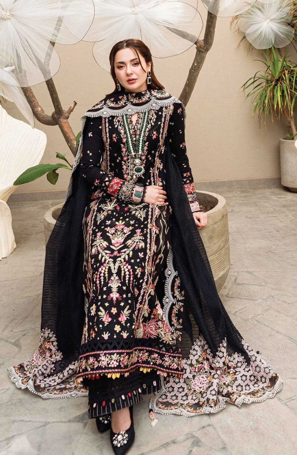 Qalamkar 3 Piece Embroidered Lawn Suit Khaadi Net Dupatta Code 4003